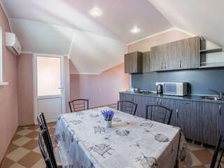 Гостевой дом Ольга Анапа Улучшенный четырехместный номер-7