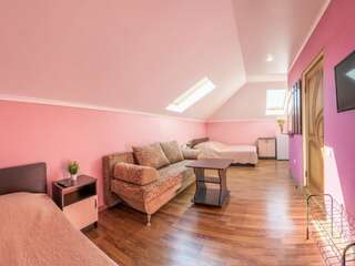 Гостевой дом Ольга Анапа Улучшенный четырехместный номер-13