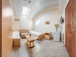 Гостевой дом Ольга Анапа Трехместный номер с окном-5