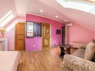 Гостевой дом Ольга Анапа Улучшенный четырехместный номер-11