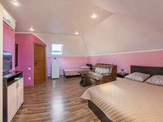 Гостевой дом Ольга Анапа Улучшенный четырехместный номер-8