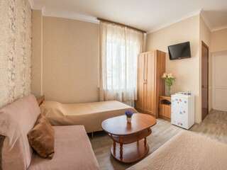 Гостевой дом Ольга Анапа Трехместный номер с окном-2