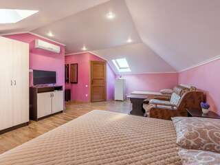 Гостевой дом Ольга Анапа Улучшенный четырехместный номер-9