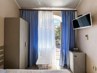 Гостевой дом Ольга Анапа Стандартный двухместный номер с 1 кроватью или 2 отдельными кроватями и балконом-7